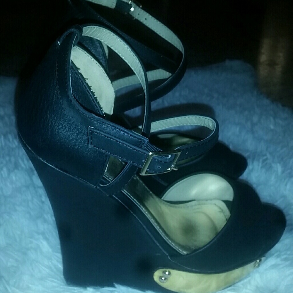 Black Wedges